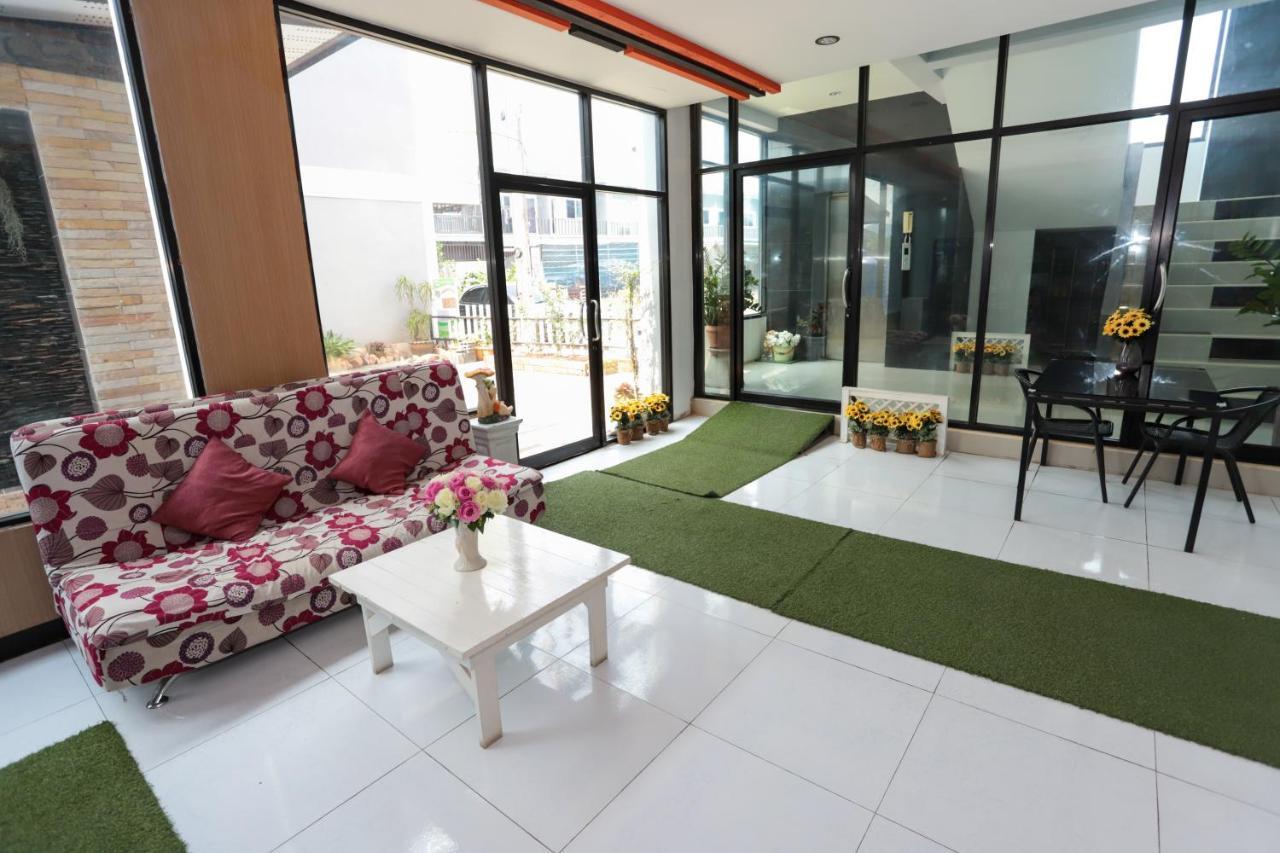سوراثاني C Tower Hotel المظهر الخارجي الصورة