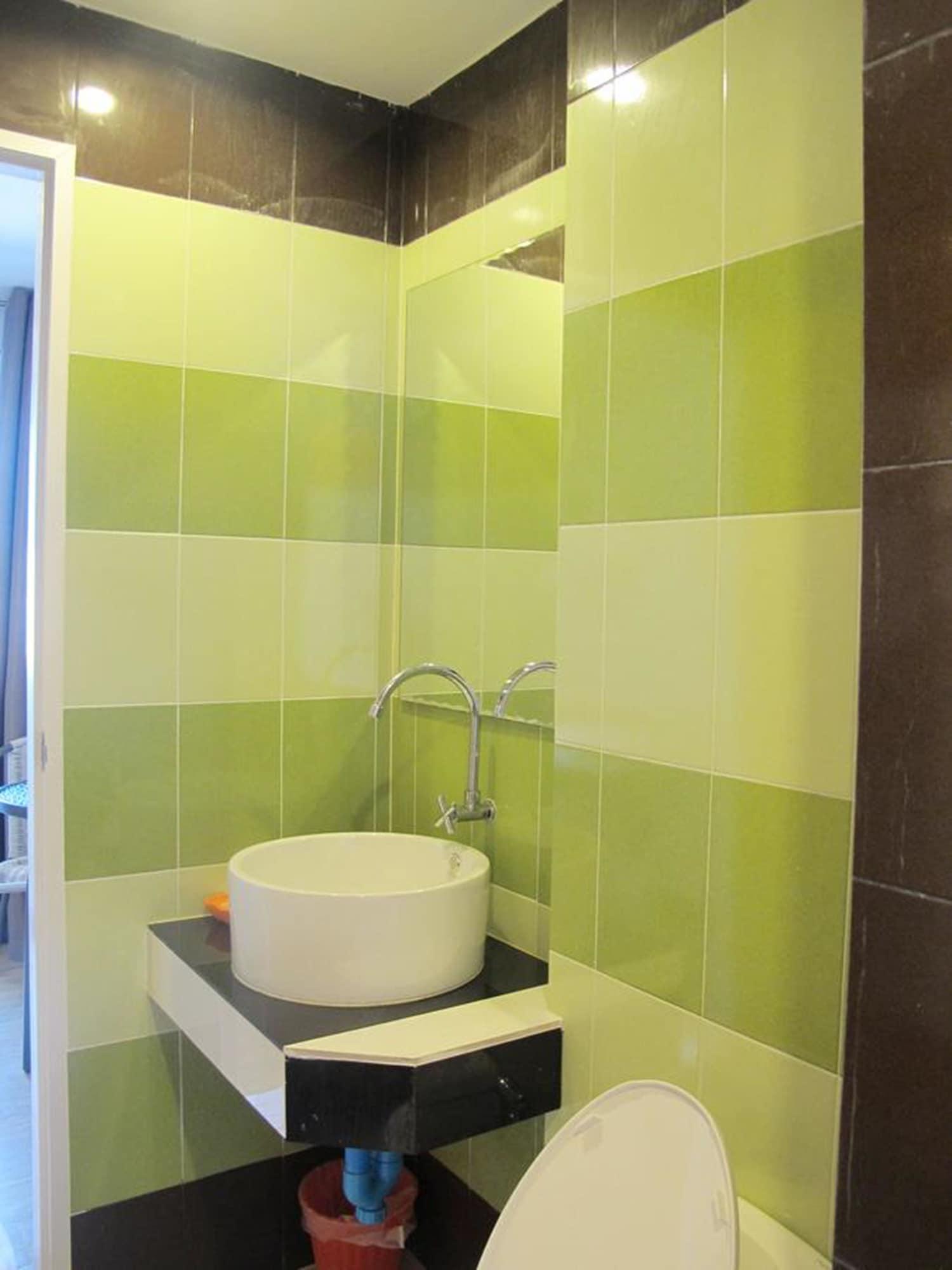 سوراثاني C Tower Hotel المظهر الخارجي الصورة