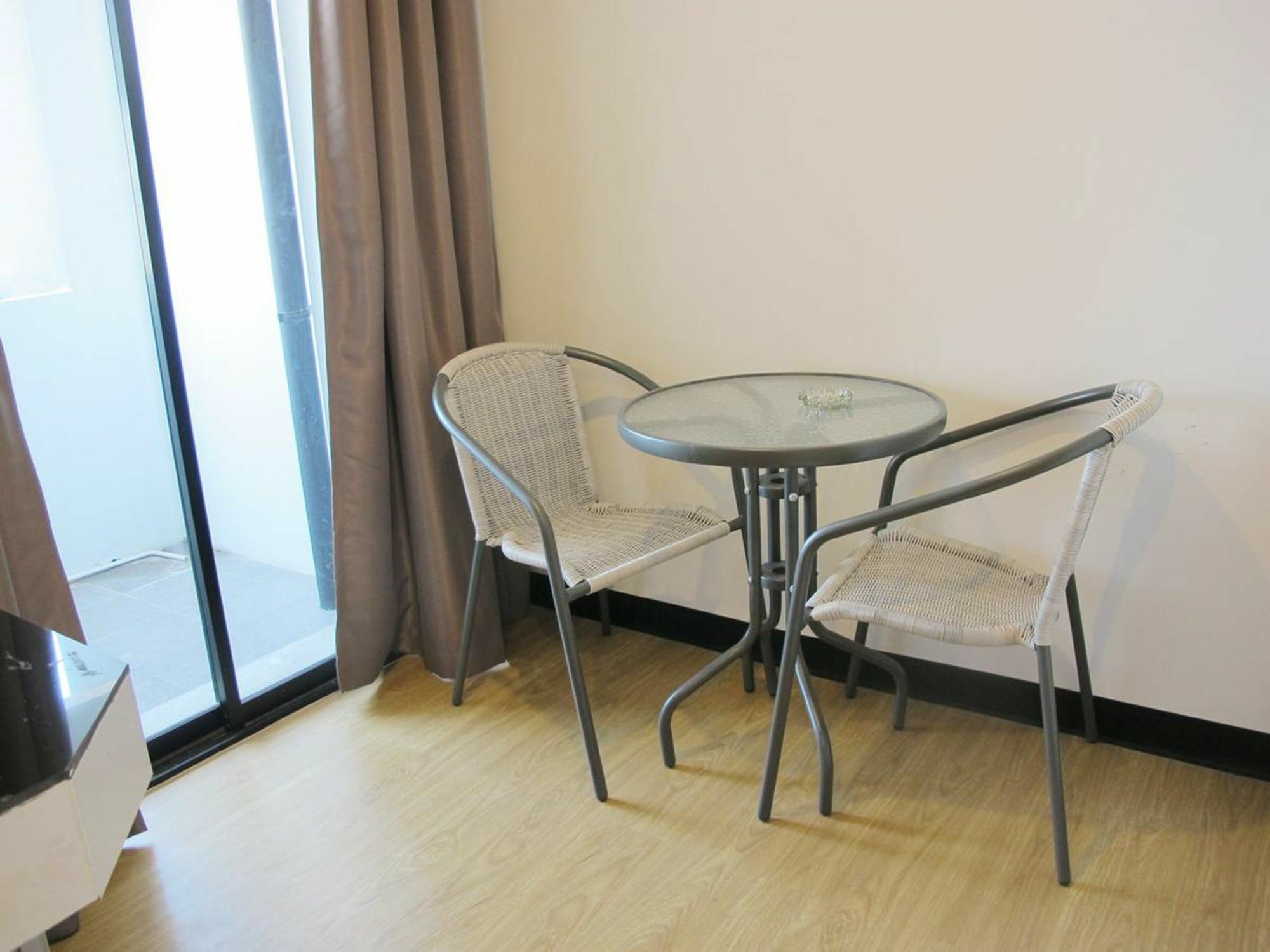 سوراثاني C Tower Hotel المظهر الخارجي الصورة