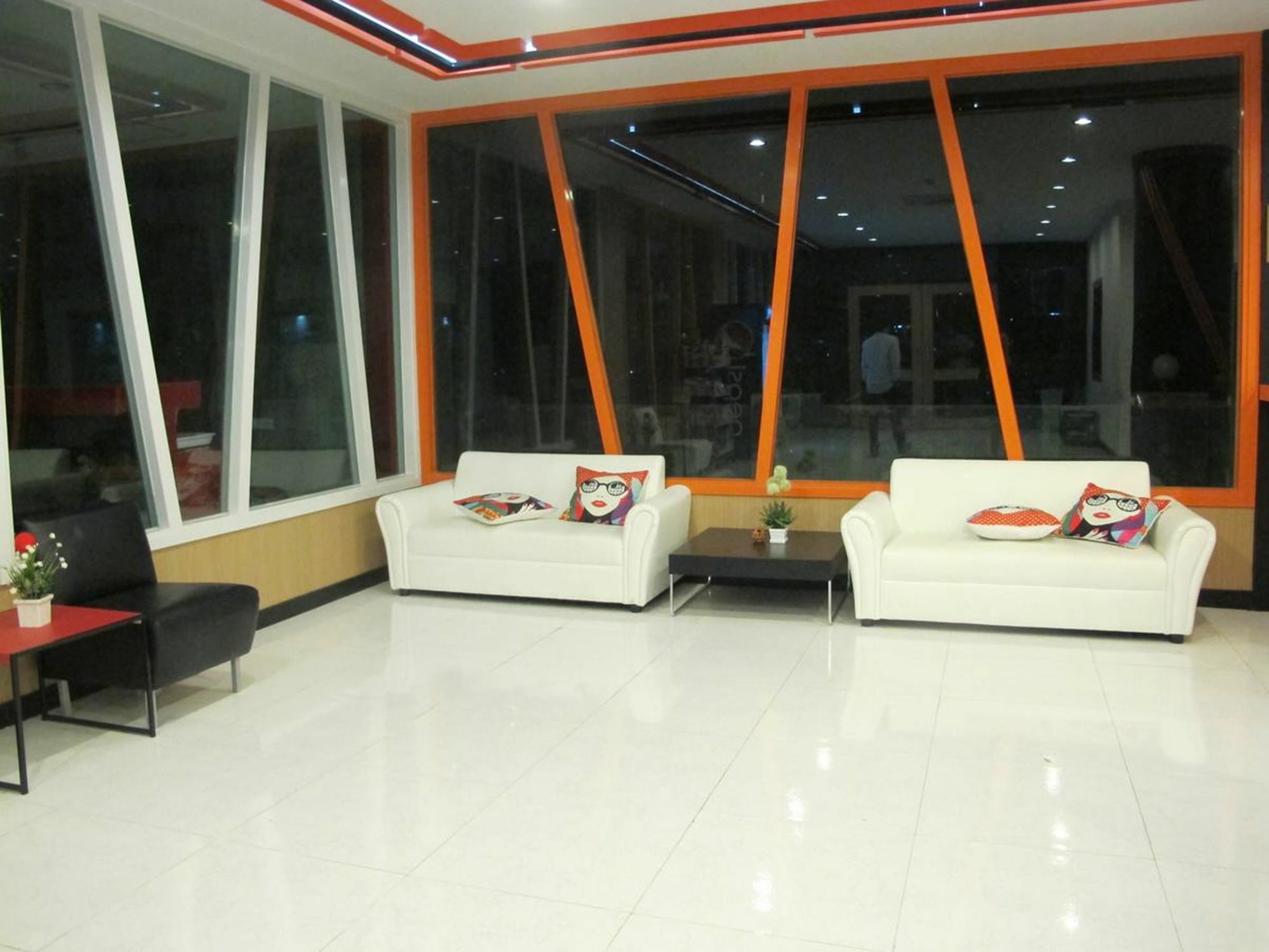 سوراثاني C Tower Hotel المظهر الخارجي الصورة